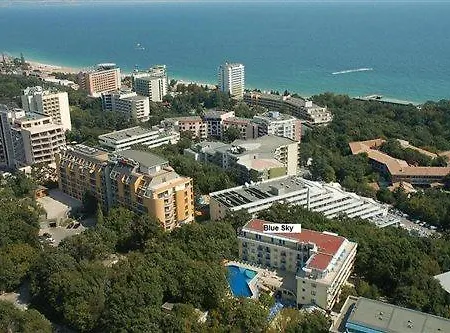Отель Blue Sky - & Parking 3*