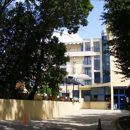 فندق Blue Sky - & Parking 3*