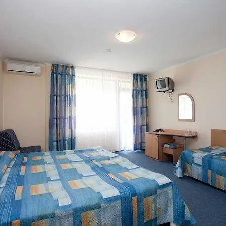 فندق Blue Sky - & Parking 3*