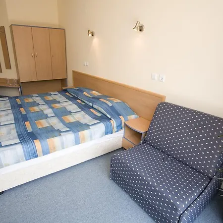 Blue Sky - & Parking מלון