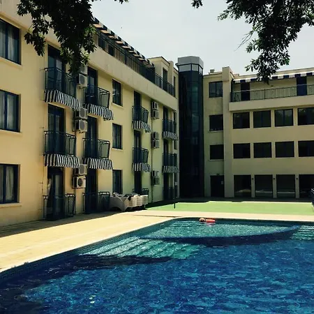 Blue Sky - & Parking מלון