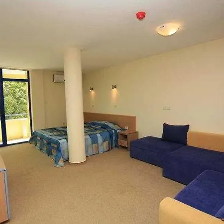 Blue Sky - & Parking מלון