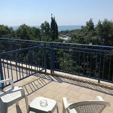 מלון Blue Sky - & Parking 3*